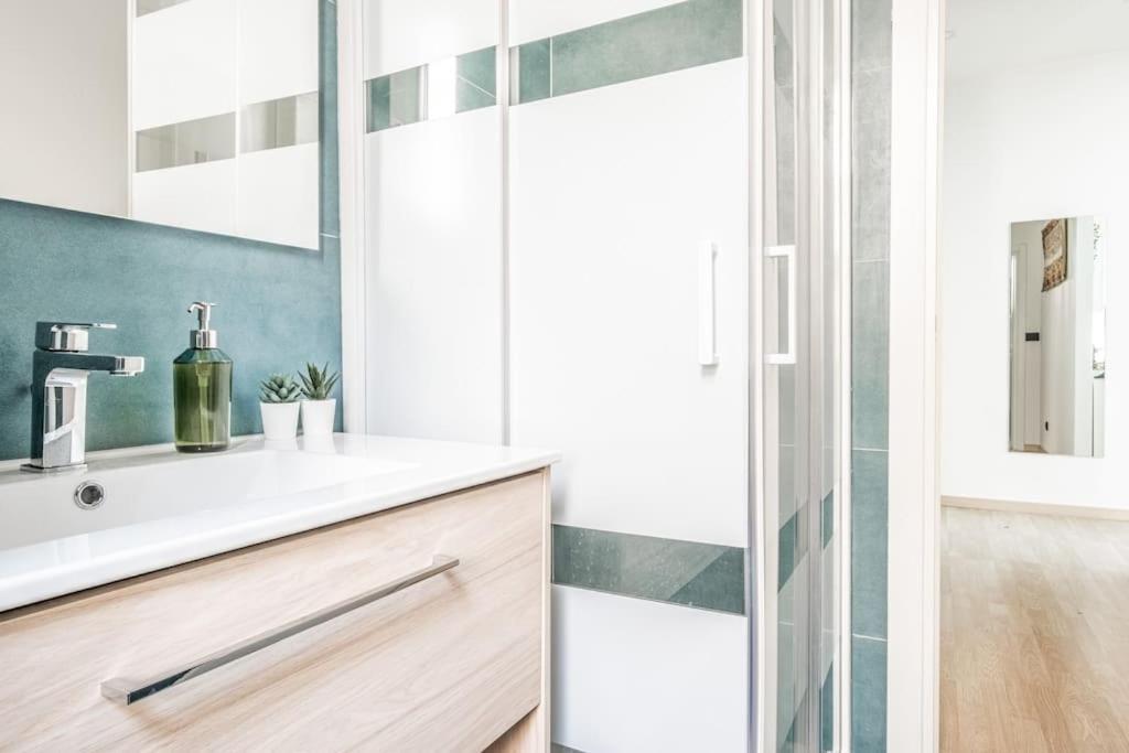 Artistic House Navigli-Duomo Netflix & Design Milan Exterior photo