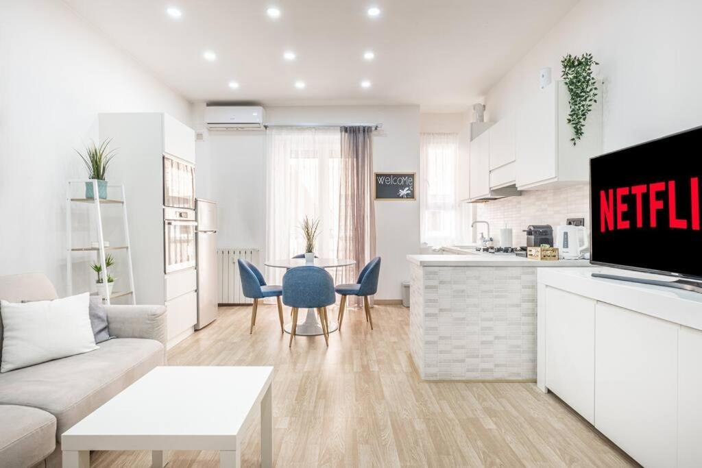 Artistic House Navigli-Duomo Netflix & Design Milan Exterior photo